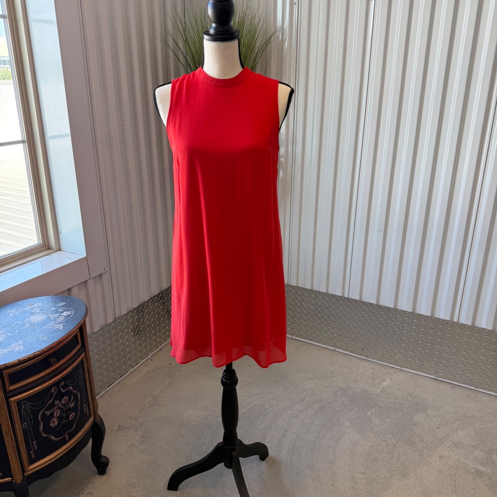 DR2 Shift Dress Womens XS Red EUC Pleated Keyhole Back High Neck Sleeveless‎